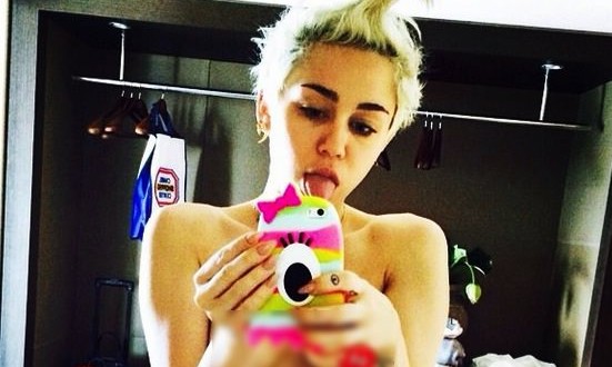 Miley Cyrus Something about Mary photo creates buzz