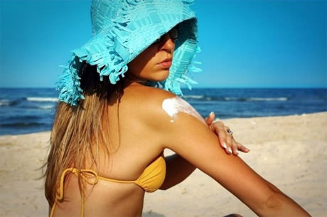 Sunscreen alone 'not enough' to protect against melanoma, New Study