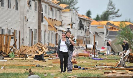 Tornado tears through Angus, Ont, damaging homes