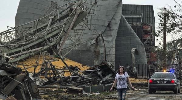 Nebraska : 2 die in twin tornadoes
