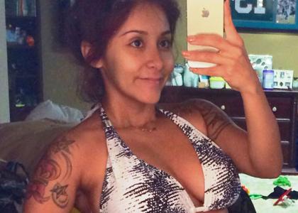 Snooki Bares Baby Bump in Bikini