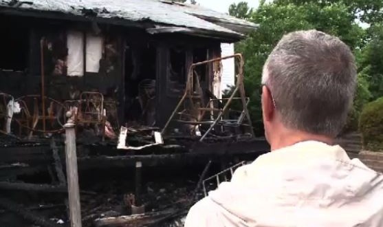 Cape Breton : Family says cat saved them from burning home