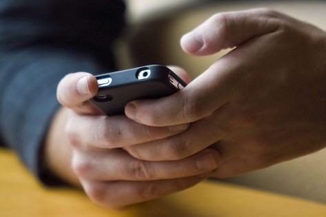 Cost of basic cellphone service up, full-feature packages down, Study