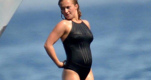 Hayden Panettiere Pregnant : Actress Shows Off Baby Bump in Swimsuit