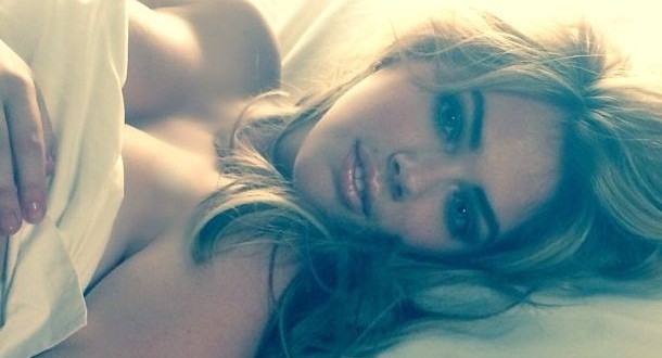 Kate Upton Bed Selfie