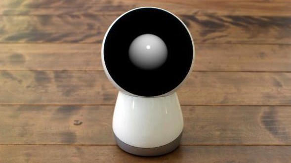 Meet Jibo, the cute social robot that knows the family (Video)