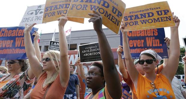 US : Texas Abortion Clinics Close Due To State Law, Report