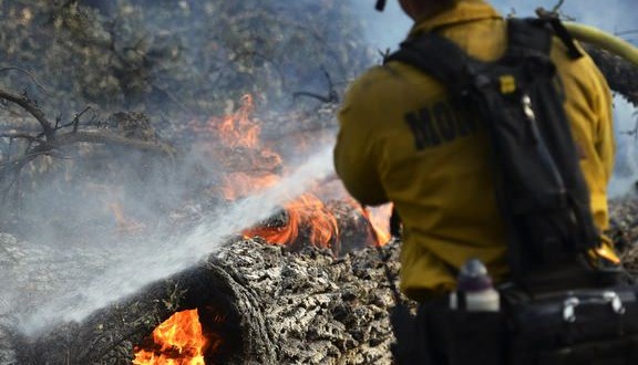 Bakersfield : 8 homes destroyed, 1000 threatened by wildfire