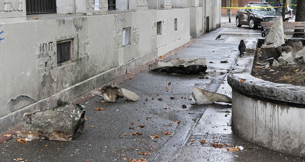 Chunks of 1912-vintage building fall on Vancouver's Pigeon Park