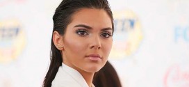 Kendall Jenner : Star Denies Throwing Money at a Waitress