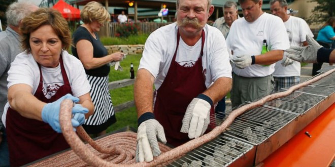 100-foot bratwurst cooked without breaking