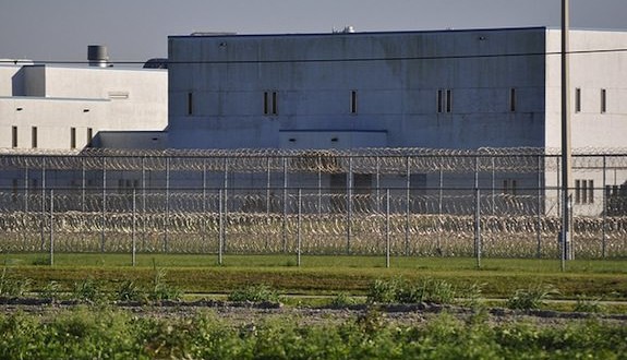 Florida prison system fires 32 guards after inmate deaths, Report