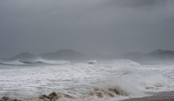 Hurricane Odile batters Baja