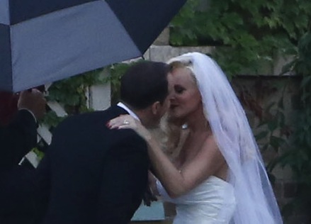 Jenny McCarthy Marries Donnie Wahlberg: See Her Dress (Video)