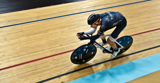 Jens Voigt sets new hour record