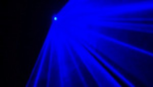 Single laser stops molecular tumbling motion instantly, Report