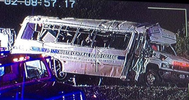 Softball Bus : crash leaves four dead
