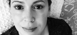 Alyssa Milano shows off baby girl in breastfeeding snap (Photo)