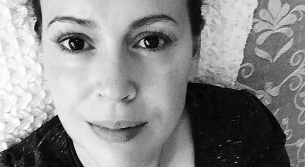 Alyssa Milano shows off baby girl in breastfeeding snap (Photo)