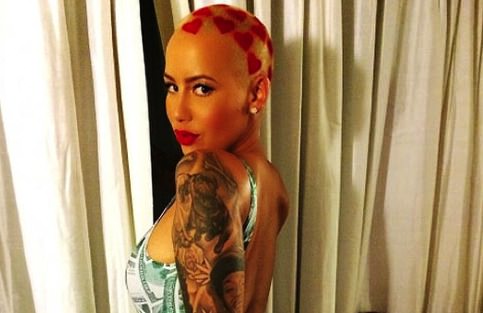 Amber Rose Vs Kim Kardashian: Who Posed In A White Bikini Selfie Best? (Photos)