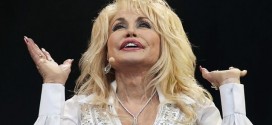 Dolly Parton Chastises Christians : Country superstar affirms her support for LGBT fans