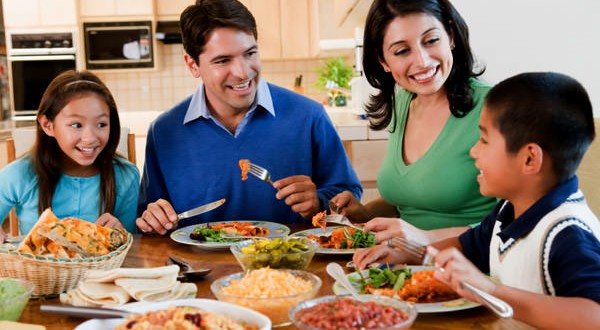 Family meal dynamics linked to childhood weight, study shows