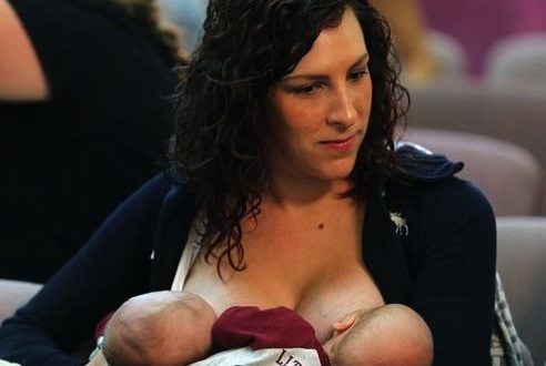Mothers promote benefits of breastfeeding at annual challenge