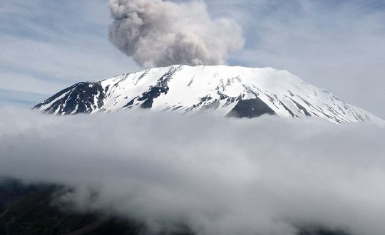 Mount Saint Helens dome-building eruption recalled