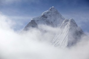 Nepal avalanche : blizzard kill 12, including four Canadians