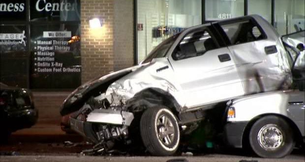 Oak Lawn crash : Three killed, 11 injured (Video)