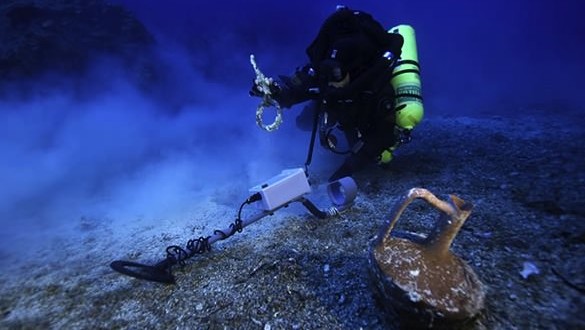 Researchers Scour Ancient Roman ‘Titanic’ for Artifacts