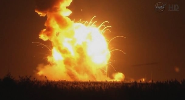 Rocket explodes with student experiments on board (Video)