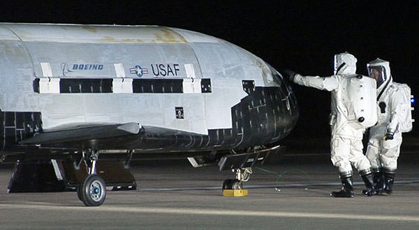Space : X-37b lands on Earth safely (Video)
