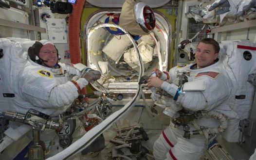 Station crew completes maintenance spacewalk