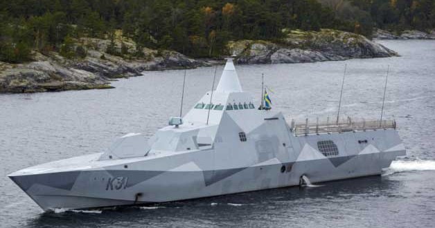 Sweden Searches for Mystery Sub, Divers : Report
