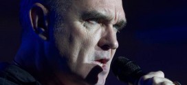 Morrissey : Heckler forces Singer to storm off stage (Video)