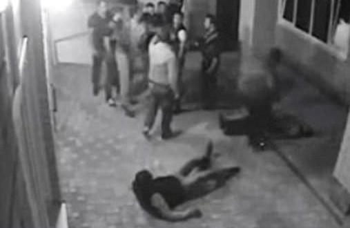 Nicolai Vlasenko : Russian boxer knocks out gang of thugs after they harassed his wife (Video)