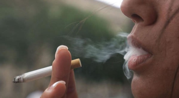 Ontario : Smoking To Be Banned On Bar, Restaurant Patios (Video)