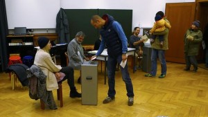 Swiss 'gold referendum' on Sunday : Switzerland votes on gold hoarding and immigration