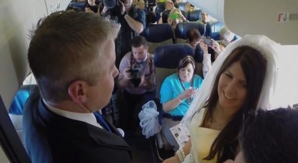 Wedding At 32,000 Feet : Couple Gets Married On Southwest Airlines Flight