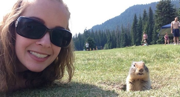 Woman's squirrel selfie goes viral (Photo)