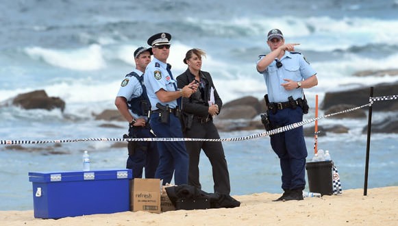 Baby body on beach - Video : Two boys find baby's body at popular Sydney beach