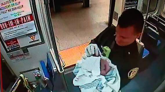 Baby born on Philadelphia subway on Christmas (Video)