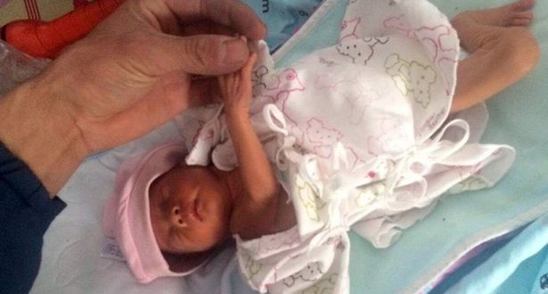 Chinese Newborn Buried : Baby survives two hours in grave