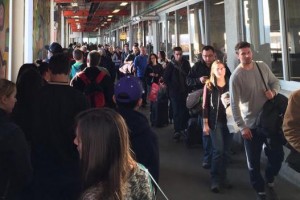 Mile Long Line Airport : Midway's Security Line Reportedly a Mile Long Sunday Morning (Watch)