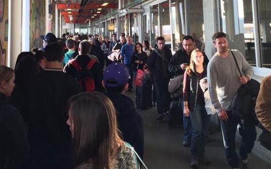 Mile Long Line Airport : Midway's Security Line Reportedly a Mile Long Sunday Morning (Watch)