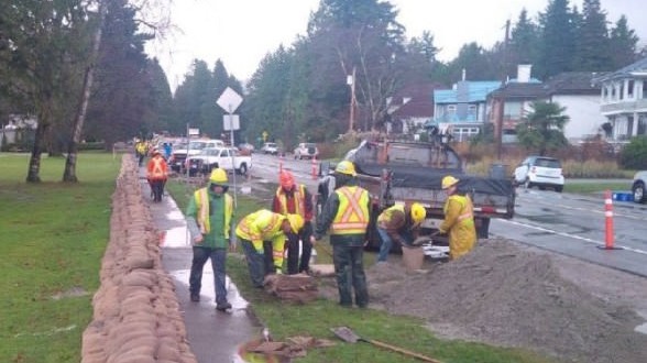 Vancouver places 30000 sandbags along waterfront (Video)