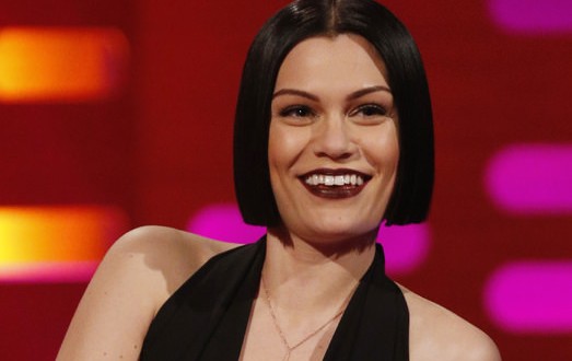 Jessie J reveals she has a misspelled tattoo on her waist (Video)