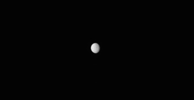 New Images Of Dwarf Planets : Ceres’ mysterious white spot seen in new Dawn image
