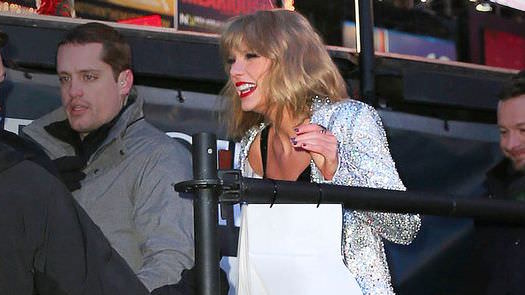 Taylor Swift Fall – Video: Singer Fall down stairs at NYE show & One Direction shine!